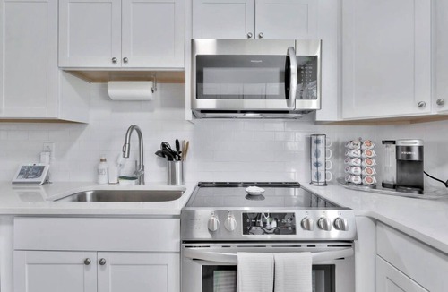 Seminole House | Pet Friendly 2B | Backyard BBQ & Yard Games!