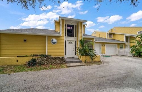 Seminole House | Pet-Friendly 2BR/2BA Retreat – Walk to Beach 0.5 mi & Relax in Comfort!