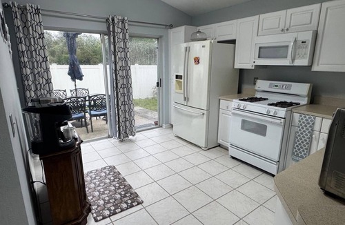 Carrollwood House | Pet-Friendly 3BR house 🐾 10 Min to Busch Gardens Airport Family Ready Coffee Bar