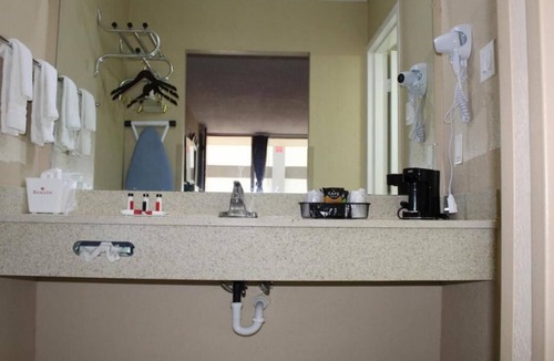 Perry House | Pet-Friendly! 4 Amazing Units! Near Perry Area Historical Museum, Free Parking!