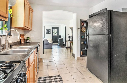 Creston Apartment | Pet friendly apartment with primary suite with King bed plus a queen bedroom