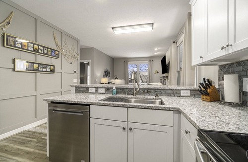 Manistee Condo | Pet Friendly Customized Harbor Village Condo