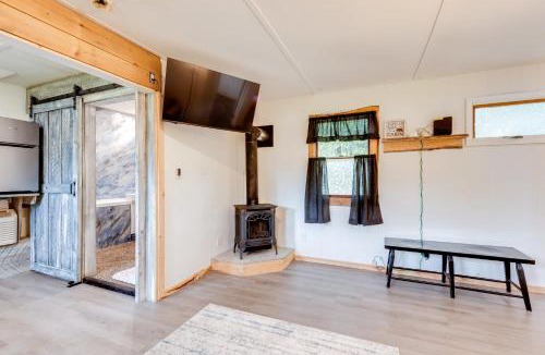 Hillsgrove House | Pet-Friendly Deluxe Cabin F w/Grill in Hillsgrove
