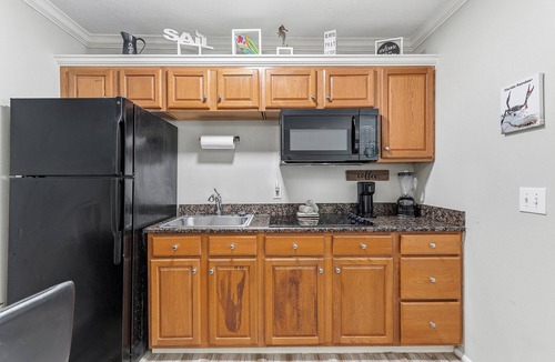 Flagler Beach Condo | 🐾Pet Friendly Flagler Beach Studio | Pool | Plaza Caribe 8 Beach Bliss🌴