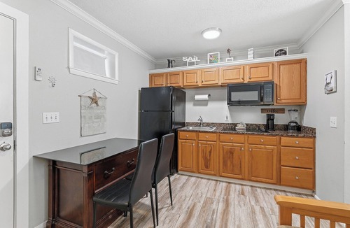 Flagler Beach Condo | 🐾Pet Friendly Flagler Beach Studio | Pool | Plaza Caribe 8 Beach Bliss🌴