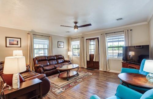 O Brien House | Pet-Friendly Florida Escape w/Patio & Fire Pit!