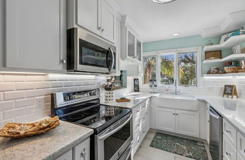 Fernandina Beach House | Pet Friendly | Luxury 3-Level Townhome | 3 Min Walk to the Beach