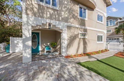 Fernandina Beach House | Pet Friendly | Luxury 3-Level Townhome | 3 Min Walk to the Beach