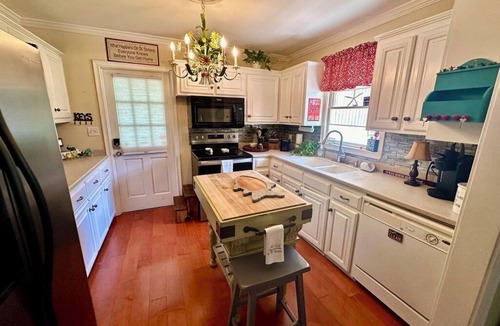 Saint Simons Island House | Pet Friendly, Large Fenced Backyard, Short walk to the Beach and Pier Village!