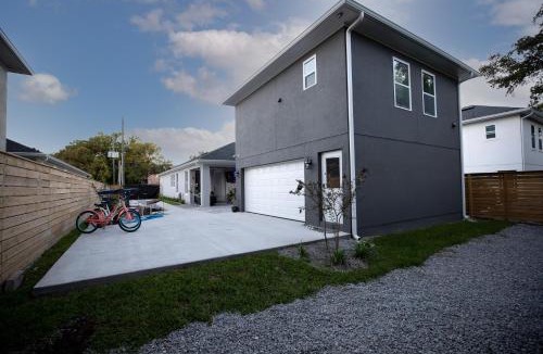Colonialtown South House | Pet Friendly Modern Zen Studio Retreat with Hot Tub