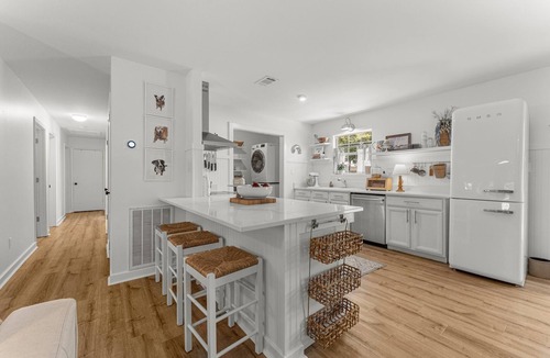 Gulfview Heights House | 🌊Pet Friendly-Private Pool-4 Bikes-Short Walk to the Beach-Cottage Haven🌊