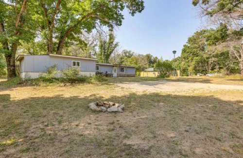 Baldwin House | Pet-Friendly Retreat: Over 3 Acres in Baldwin!