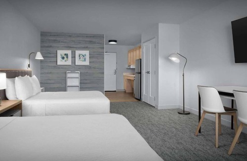 Biggar Hotel | Pet-Friendly Stay | Pool, Free Breakfast + Full Kitchen