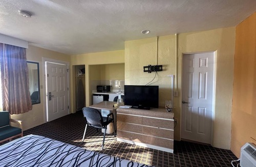 Daytona Beach Hotel | Pet-Friendly Stay Near Daytona Beach Perfect for Beachgoers & Business Travelers