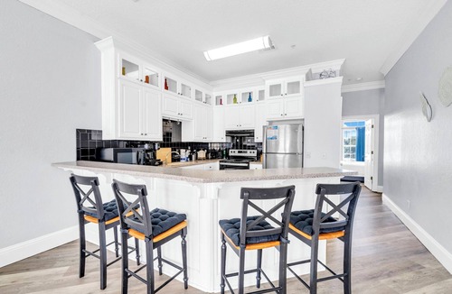 El Centro Beach House | ☀️Pet Friendly | Pool | Walk to Beach Access | Livin' La Villa Loca☀️