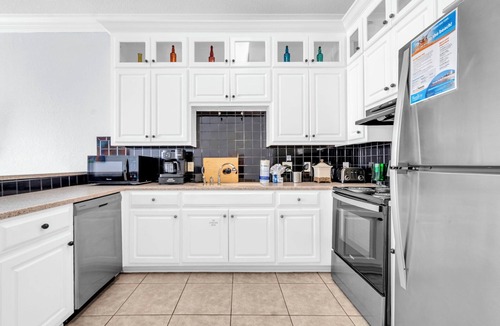El Centro Beach House | ☀️Pet Friendly | Pool | Walk to Beach Access | Livin' La Villa Loca☀️