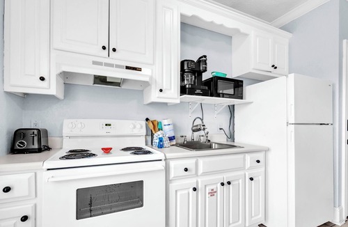 El Centro Beach Condo | ☀️Pet Friendly-Walk to Beach-Pool-Seaglass Shack☀️