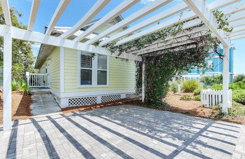 Seacrest Cottage | Pets welcome!