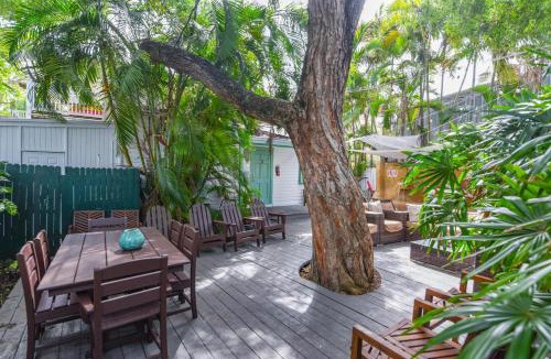 Historic Seaport Apartment | Pilar Cottage - Harbor Walk Hideaways