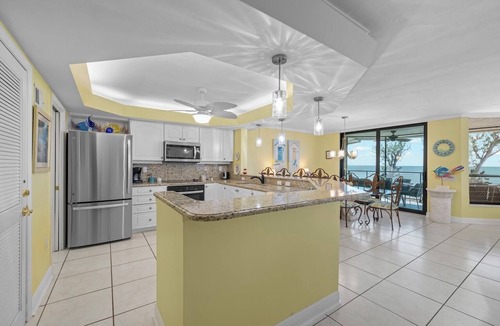 Sanibel Condo | Pine Cove#304 is a 3/2 beachfront Sanibel vacation rental condo