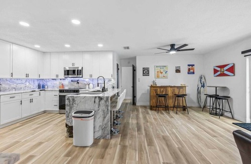 South Daytona House | Pineapple Palms-Daytona Beach