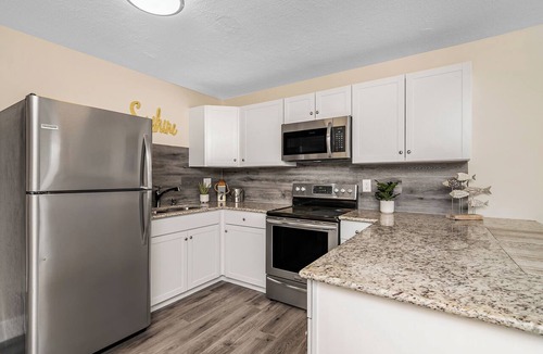 Fort Myers Beach Hotel | Pineapple Poolside Suite with Full Kitchen in Sunny Fort Myers Beach