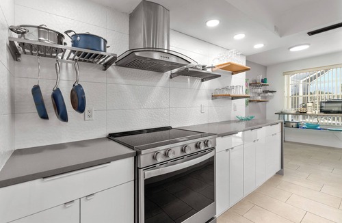 Caloosahatchee House | Pink Pineapple ~ Walk to Downtown ~ Chic Heated Pool Home