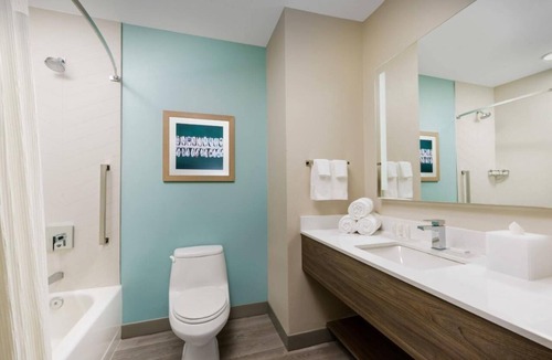 Marathon Hotel | Pleasant Stay, Convenient Location! Outdoor Pool, Free Breakfast, Pets Allowed!