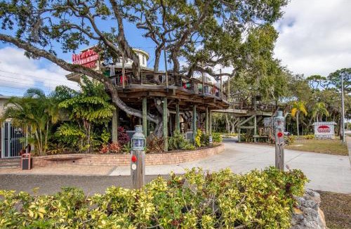 Point East House | Point East 320