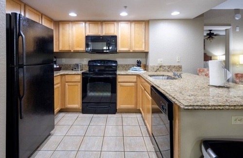 Survey Creek Condo | Pompano Beach | Couples Golf Weekend | Pool + Golf