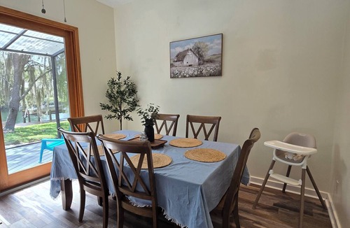 Crystal River House | Pool, 3/2, River front, come stay at the Lazy Gator, dock your boat!