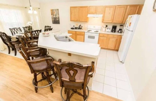 Cumbrian Lakes House | Pool, Hot Tub Game Room Near Theme Parks!