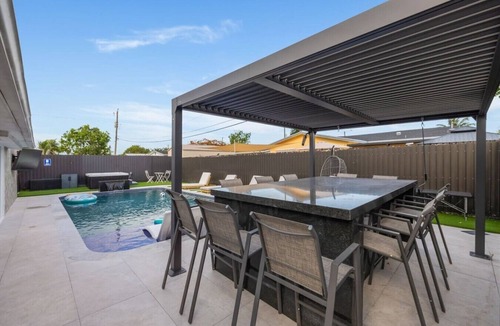 West Hollywood House | Pool + Hot Tub | Outdoor Kitchen | Hollywood FL