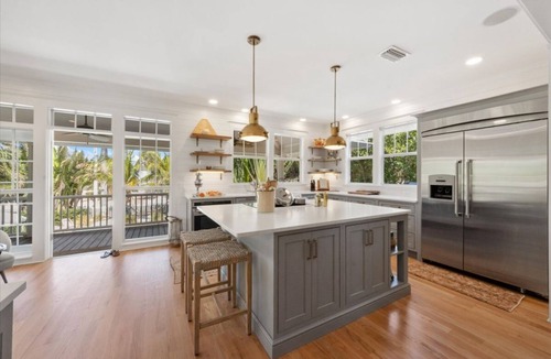 Anna Maria House | Pool*Hot Tub*Tiki Bar*Pickleball Court*Dock