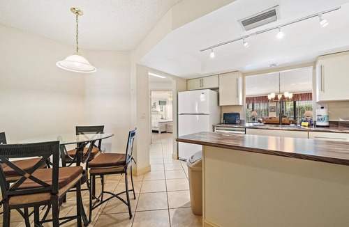Sarasota Villa | Pool, Pickle Ball, Tennis, Minutes to Beaches