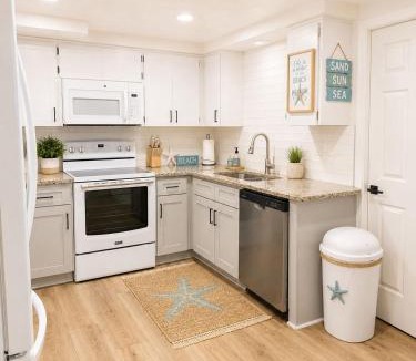 New Port Richey House | Pool Retreat 5min Anclote Beach