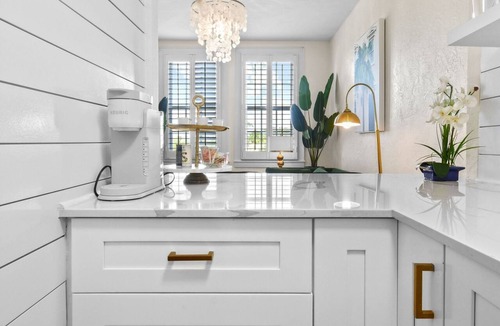 Palm Beach Condo | Pool/StepsToBeach/Dining Delight 1br