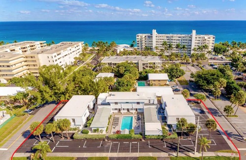 Deerfield Beach Apartment | Pool-View 1BR Queen 482ft to Beach #106