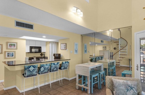 Gulf Pines Condo | Pool View | Screened-in Balcony | Free Seasonal Beach Chair Service