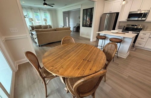 Pooler House | Pooler Parkway Retreat - 5BR/4BA Modern Home Near Savannah