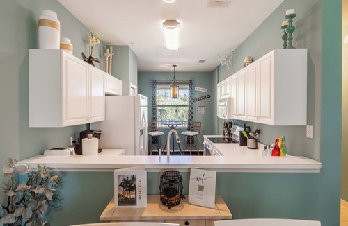 Naples Condo | Pools, Hot Tub, Screened Patio with View & May-October Reciprocal Golf Access!