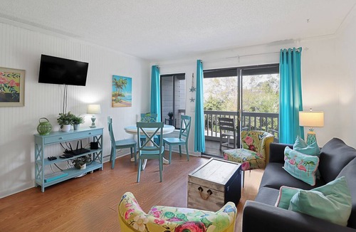 Tybee Island Condo | Pools + Tennis | Walk to Shops & Restaurants | Coastal Condo