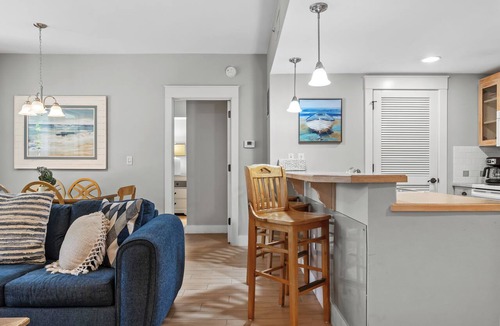 Baytowne Wharf Condo | Poolside 2BR Condo at Baytowne Wharf! GOLF CART to Beach, Pool, Hot Tub, Tram