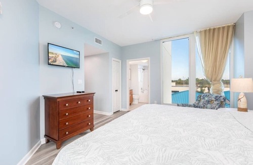 Destin Resort | Poolside Family Friendly Resort 2 FULL-KING Rooms