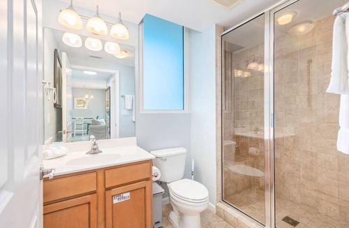 Destin Resort | Poolside Family Friendly Resort 2 FULL-KING Rooms