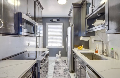 Southbank Condo | Poolside Fun! Waterfront Gem Near San Marco Square