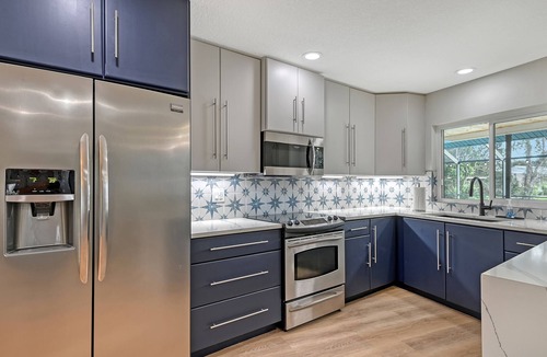 South Gate Ridge House | Poolside Oasis - Modern spacious 3 bedroom, 2 bathroom private pool home in Sarasota near Siesta Key