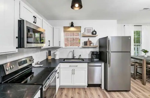 Columbia House | Poolside Pad - Monthly Stay - Near USC, Lexington, Ft Jackson, I-26 & I-20