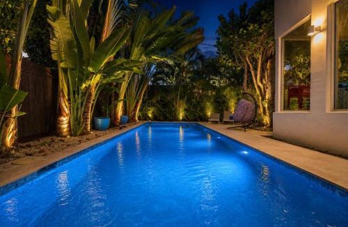 Northeast Coconut Grove House | Pop Art Paradise Coconut Grove Pool Villa