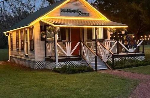Ochlocknee House | Pope's Museum Private Guest House on Historic Grounds. Pet-Friendly